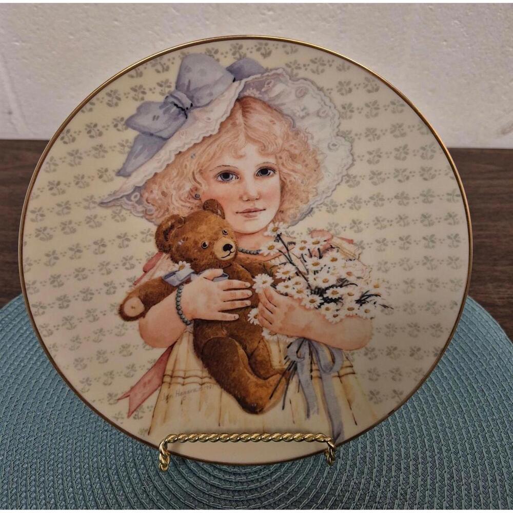 Daisies from Meg Collector Plate by Jan Hagara - Old Fashioned Mother's Day